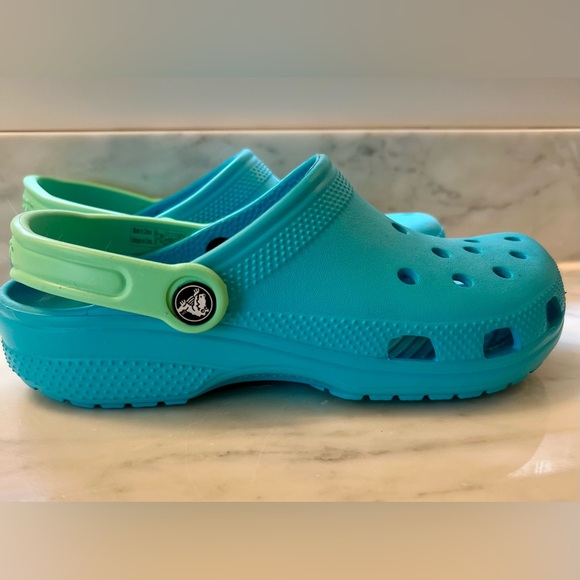 Crocs NWOT - Picture 3 of 4